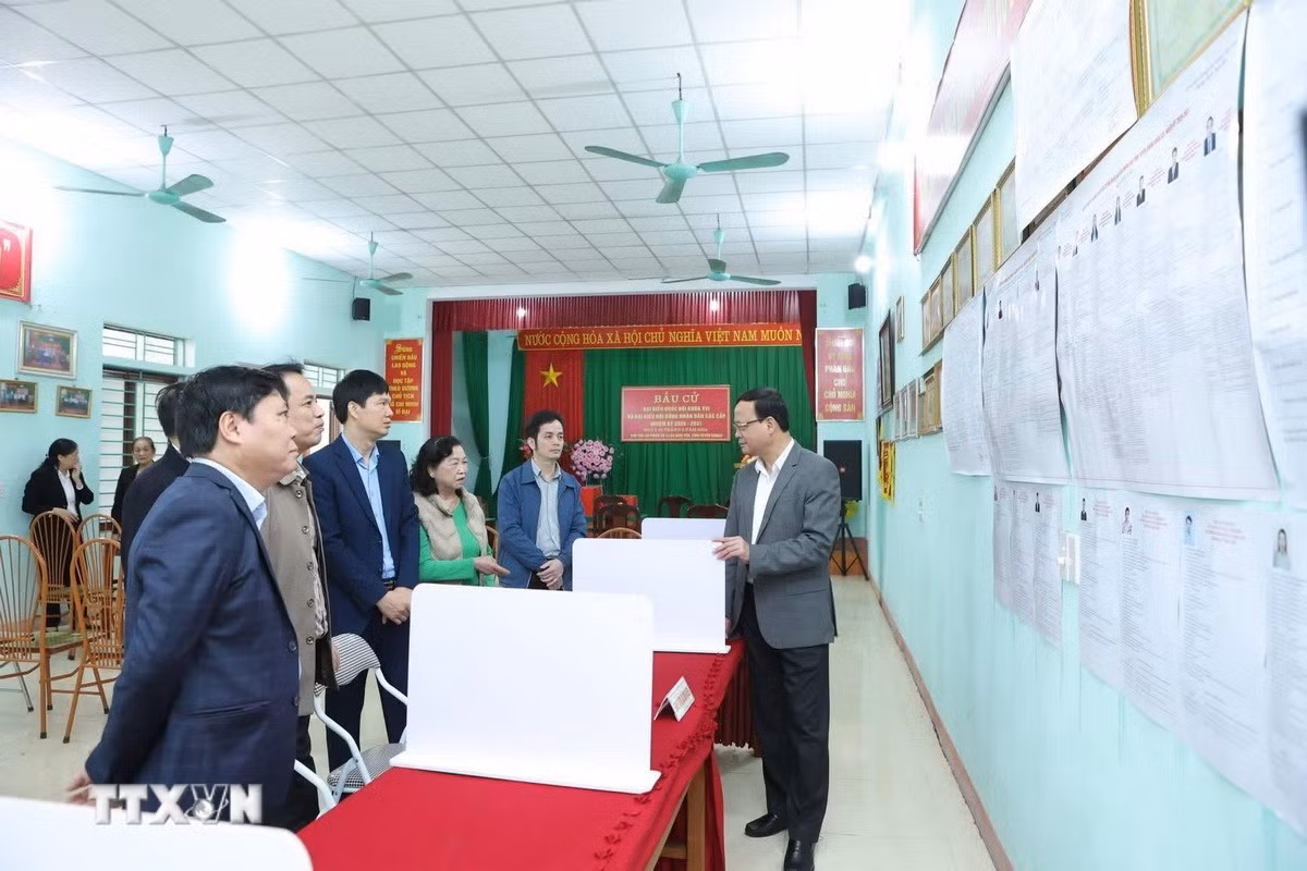 ttxvn-tuyen-quang-bau-cu-2.jpg
