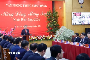 Tổng Bí thư Tô Lâm chúc Tết cán bộ, công chức, viên chức, người lao động Văn phòng Trung ương Đảng. (Ảnh: Thống Nhất/TTXVN)