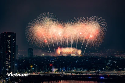 Mãn nhãn màn trình diễn pháo hoa chào mừng thành công Đại hội XIV của Đảng