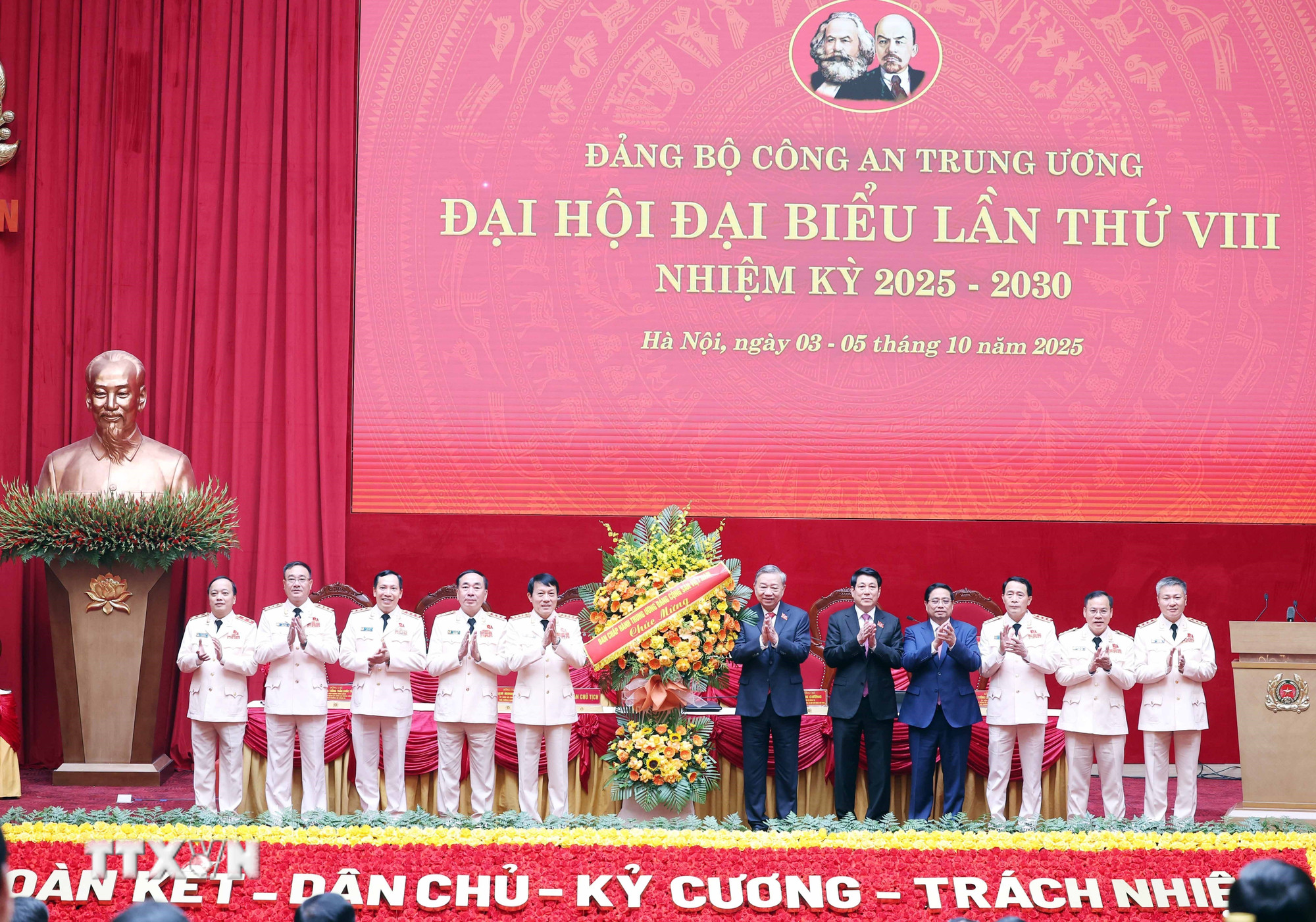 ttxvn-them-anh-tong-bi-thu-to-lam-du-dai-hoi-dai-bieu-dang-bo-cong-an-trung-uong4.jpg