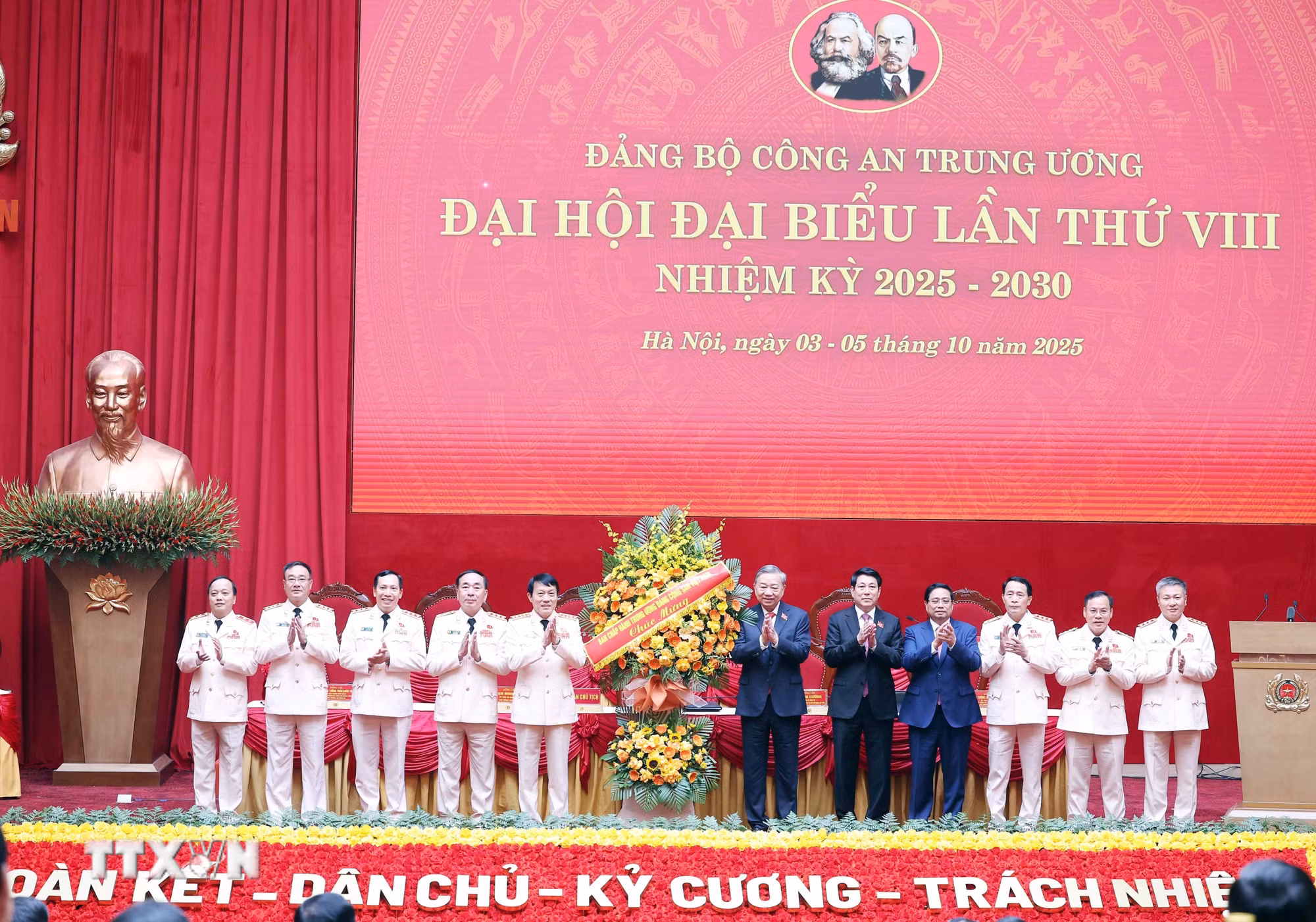 ttxvn-them-anh-tong-bi-thu-to-lam-du-dai-hoi-dai-bieu-dang-bo-cong-an-trung-uong4.jpg