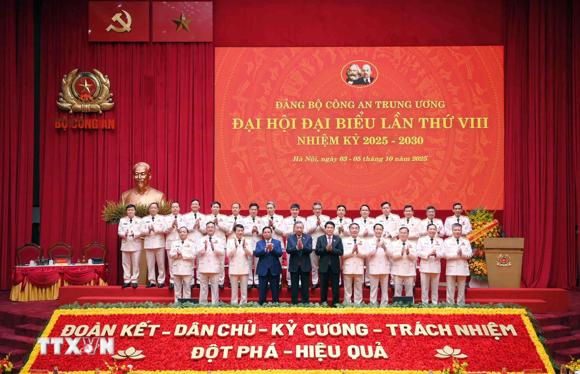 ttxvn-them-anh-tong-bi-thu-to-lam-du-dai-hoi-dai-bieu-dang-bo-cong-an-trung-uong9.jpg