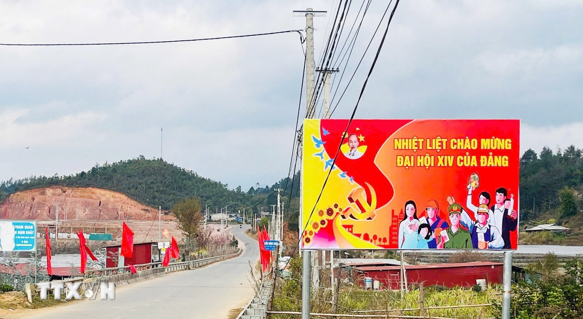 ttxvn-nguoi-dan-lao-cai-gui-gam-niem-tin-ky-vong-vao-dai-hoi-xiv-cua-dang4.jpg