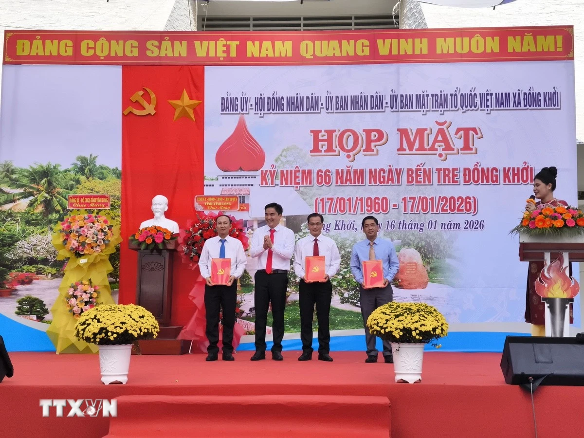 Thường trực Đảng ủy xã Đồng Khởi giao nhiệm vụ cho các khối, các ngành, đơn vị trong năm 2026. (Ảnh: Huỳnh Phúc Hậu/TTXVN)