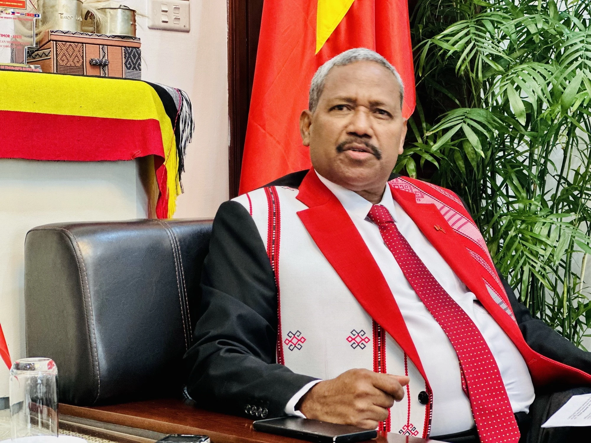 Đại sứ Timor Leste tại Việt Nam João Pereira trả lời phỏng vấn của phóng viên TTXVN. (Ảnh: Việt Đức/TTXVN)