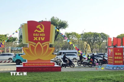 Các khu vực công cộng ở thành phố Đà Nẵng được trang hoàng các cụm panô chào mừng Đại hội đại biểu toàn quốc lần thứ XIV của Đảng. (Ảnh: Trần Lê Lâm/TTXVN)