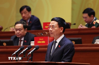 Đồng chí Nguyễn Mạnh Hùng, Ủy viên Trung ương Đảng, Bí thư Đảng ủy, Bộ trưởng Bộ Khoa học và Công nghệ, tham luận về vấn đề “Giải pháp đột phá phát triển khoa học công nghệ, đổi mới sáng tạo và chuyển đổi số quốc gia trở thành động lực chính xác lập mô hình tăng trưởng mới và phát triển bền vững quốc gia”. (Ảnh: TTXVN)