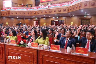 Đại hội biểu quyết thông qua Nghị quyết Đại hội. (Ảnh: Tuấn Anh/TTXVN)
