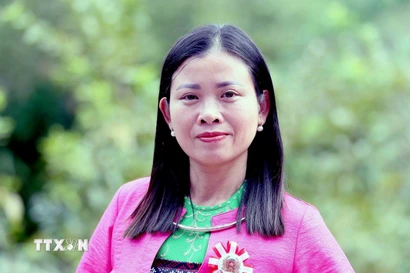 Phó Bí thư Thường trực Đảng ủy xã Lóng Sập, tỉnh Sơn La Đinh Thị Hường đóng góp ý kiến vào dự thảo Báo cáo văn kiện trình tại Đại hội Đại biểu toàn quốc lần thứ XIV của Đảng. (Ảnh: Quang Quyết/TTXVN)