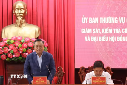 Ông Trần Sỹ Thanh, Ủy viên Bộ Chính trị, Bí thư Trung ương Đảng, Chủ nhiệm Ủy ban Kiểm tra Trung ương, Ủy viên Hội đồng Bầu cử quốc gia, phát biểu chỉ đạo. (Ảnh: Ngọc Minh/TTXVN)