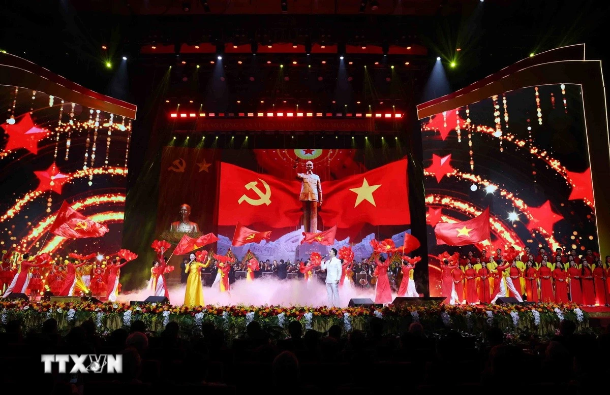 Chương trình biểu diễn nghệ thuật chào mừng Đại hội đại biểu Đảng bộ Chính phủ lần thứ nhất nhiệm kỳ 2025-2030. (Ảnh: Phạm Kiên/TTXVN)