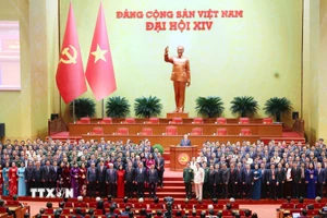 Ban Chấp hành Trung ương Đảng khóa XIV ra mắt Đại hội. (Ảnh: TTXVN)
