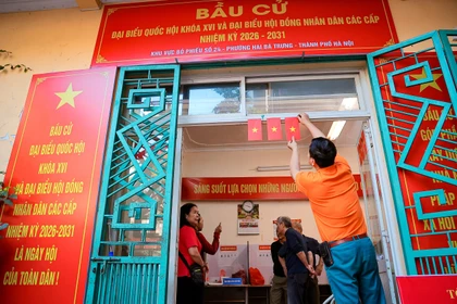 Các điểm bỏ phiếu ở Hà Nội tất bật chuẩn bị cơ sở vật chất hướng tới ngày bầu cử