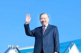 Tổng Bí thư Tô Lâm tại sân bay quân sự Andrews. (Ảnh: Thống Nhất/TTXVN)