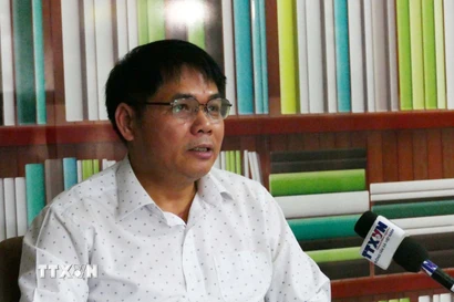 Ông Hoàng Văn Quân, Phó Chủ tịch Hội doanh nghiệp Việt Nam tại Lào, Chủ tịch kiêm Tổng Giám đốc Công ty NNC Pharma, trả lời phỏng vấn. (Ảnh: Xuân Tú/TTXVN)