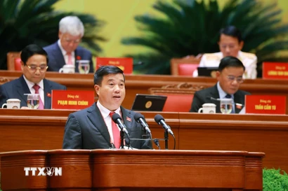 Đồng chí Y Thanh Hà Niê Kđăm, Ủy viên Trung ương Đảng, Bí thư Tỉnh ủy, Trưởng Đoàn đại biểu Quốc hội tỉnh Lâm Đồng, trình bày tham luận: “Củng cố hệ thống chính trị vùng đồng bào dân tộc thiểu số, tăng cường niềm tin của Nhân dân với Đảng.” (Ảnh: TTXVN)