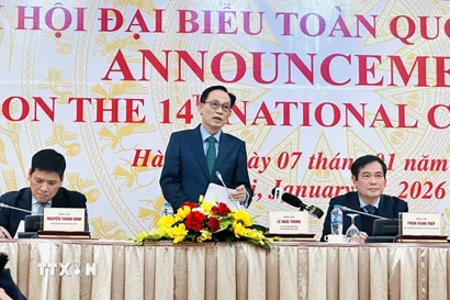 Bí thư Trung ương Đảng, Bộ trưởng Bộ Ngoại giao Lê Hoài Trung thông báo về Đại hội đại biểu toàn quốc của Đảng lần thứ XIV. (Ảnh: Việt Đức/TTXVN)