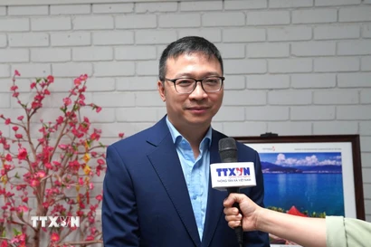 Luật sư Đỗ Gia Thắng - Tổng Thư ký Hội Doanh nhân Việt Nam tại Australia (VBAA) - trả lời phỏng vấn của phóng viên TTXVN tại Australia. (Ảnh: Lê Đạt/TTXVN)