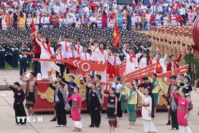 Chương trình văn nghệ tại sự kiện A80. (Ảnh: Thống Nhất/TTXVN)