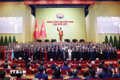 Ban Chấp hành Trung ương Đảng Cộng sản Việt Nam khóa XIV ra mắt Đại hội. (Ảnh: TTXVN)