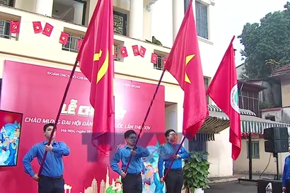 Tuổi trẻ cả nước đồng loạt chào cờ chào mừng Đại hội Đảng