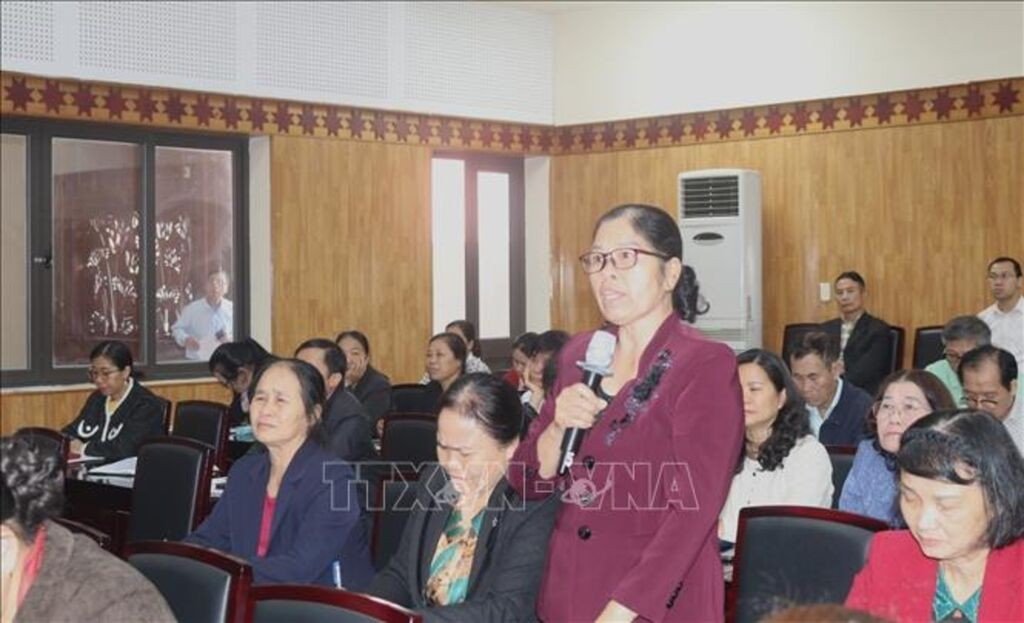 Cử tri đề nghị các ứng cử viên làm rõ thêm một số vấn đề quan tâm. 