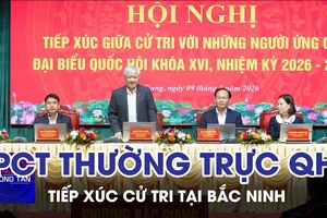 Phó Chủ tịch Thường trực Quốc hội Đỗ Văn Chiến tiếp xúc cử tri 