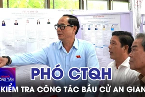 Phó Chủ tịch Quốc hội Trần Quang Phương kiểm tra công tác bầu cử tại An Giang
