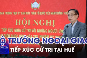Bộ trưởng Bộ Ngoại giao Lê Hoài Trung tiếp xúc cử tri tại Huế