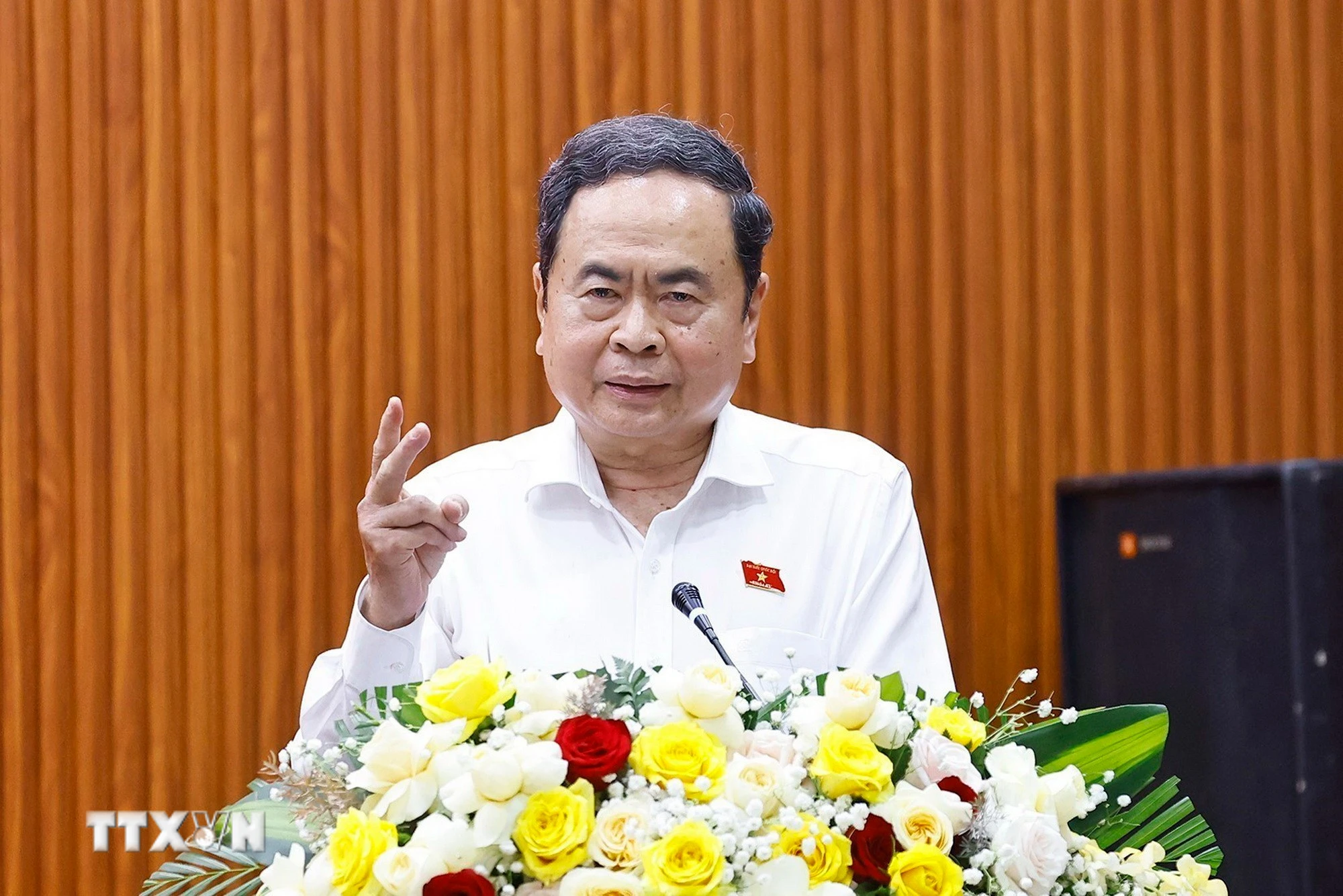 Chủ tịch Quốc hội Trần Thanh Mẫn, đại diện người ứng cử đại biểu Quốc hội khóa XVI trả lời các câu hỏi của cử tri. (Ảnh: Doãn Tấn/TTXVN)