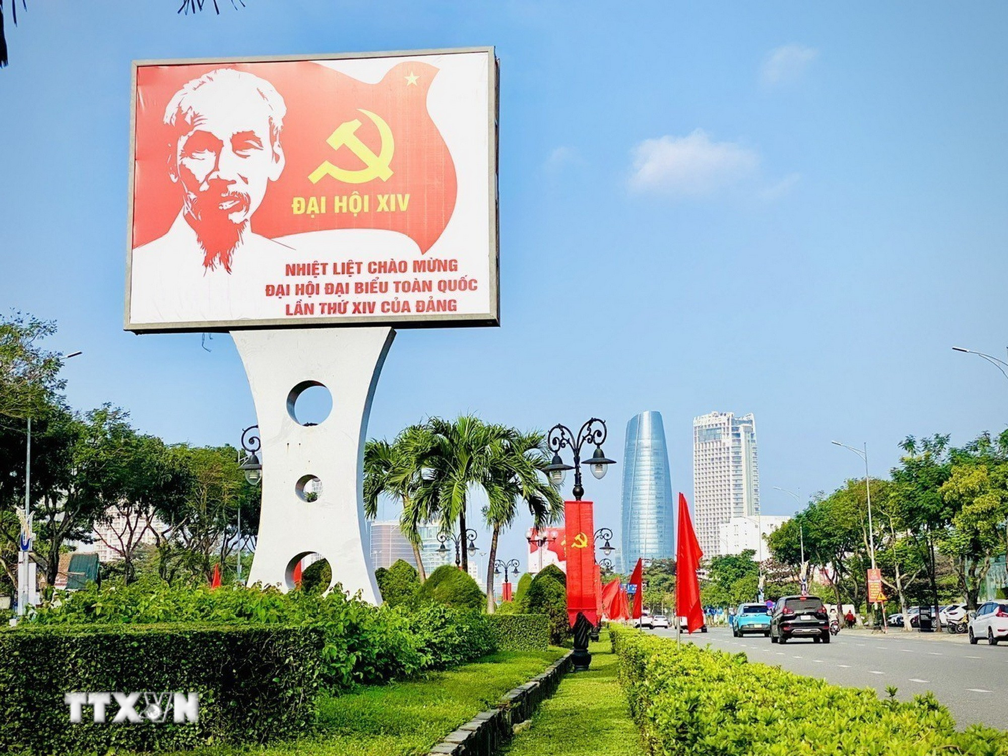 Đà Nẵng nhận được nhiều nghị quyết quan trọng từ Trung ương, đặc biệt là các nghị quyết về cơ chế, chính sách đặc thù nhằm xây dựng thành phố thành thanhg trung tâm kinh tế biển, đổi mới sáng tạo, tài chính quốc tế. (Ảnh: Xuân Quý/TTXVN)