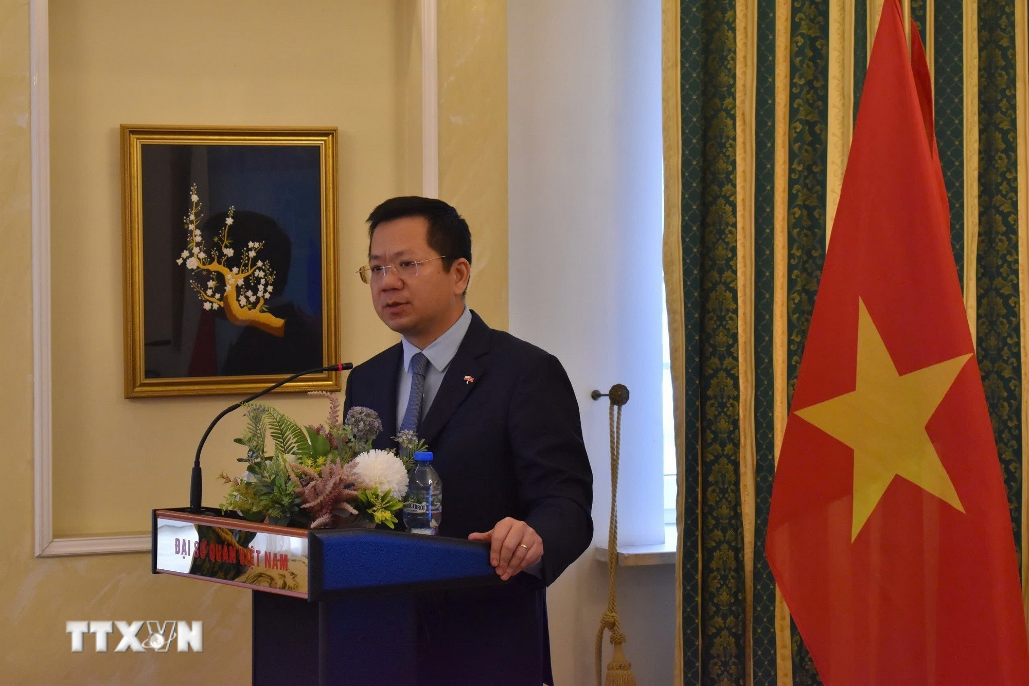 Đại sứ Việt Nam tại Ba Lan Hà Hoàng Hải phát biểu. (Ảnh TTXVN phát)