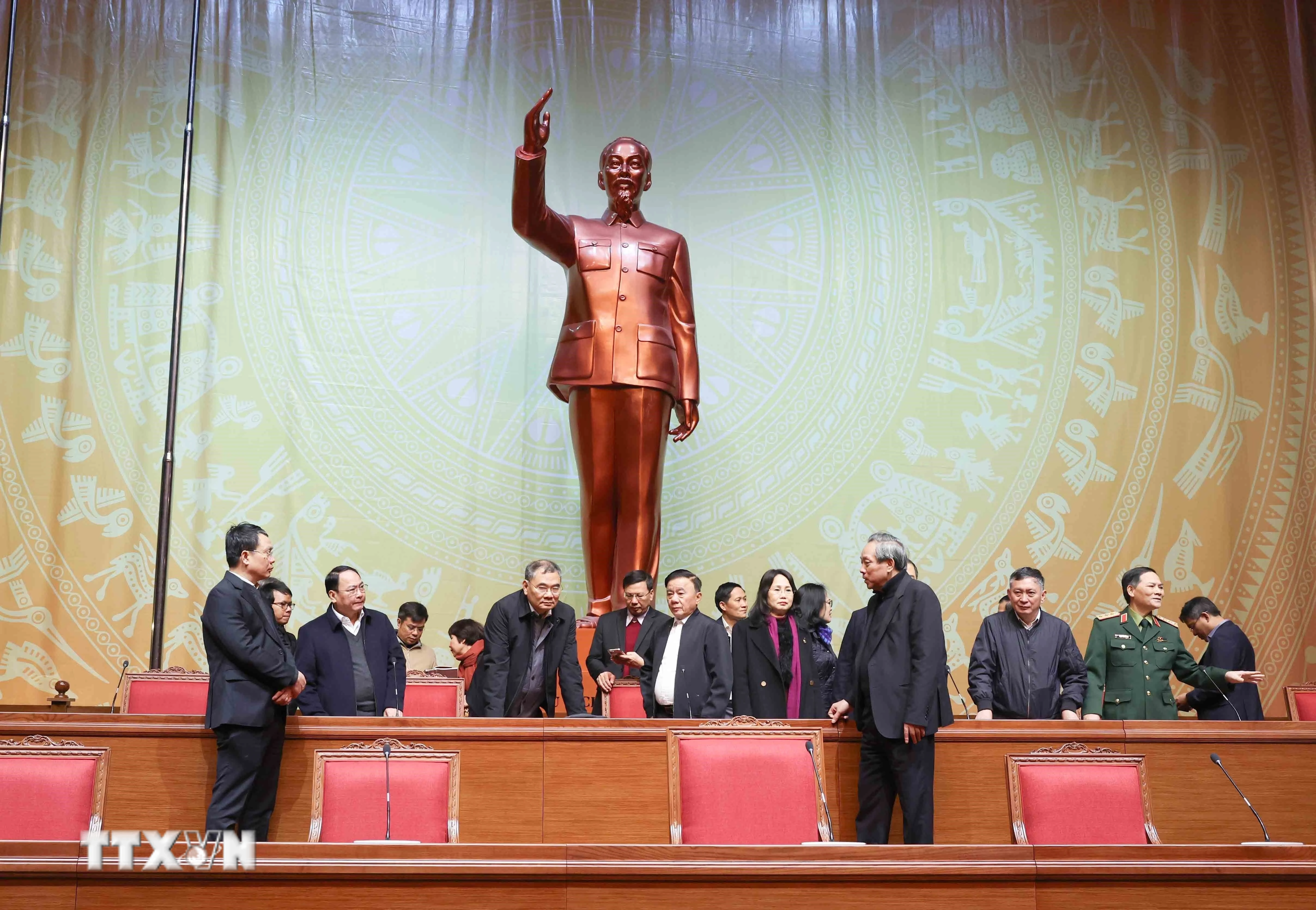 Thường trực Ban Bí thư Trần Cẩm Tú kiểm tra công tác chuẩn bị Đại hội đại biểu toàn quốc lần thứ XIV của Đảng tại Trung tâm Hội nghị Quốc gia. (Ảnh: Phương Hoa/TTXVN)