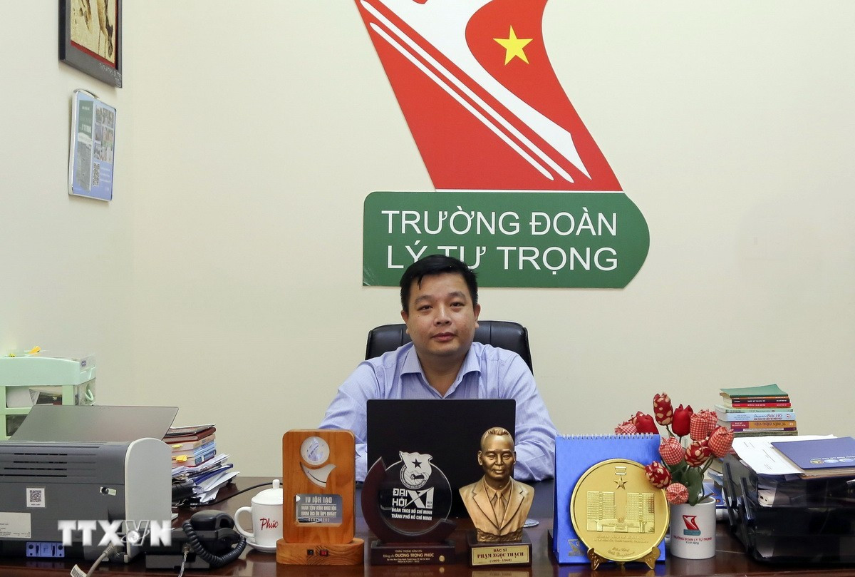 Thạc sỹ Dương Trọng Phúc, Phó Hiệu trưởng Trường đoàn Lý Tự Trọng (Thành phố Hồ Chí Minh) góp ý cho Văn kiện Đại hội XIV của Đảng. (Ảnh: Tiến Lực/TTXVN)