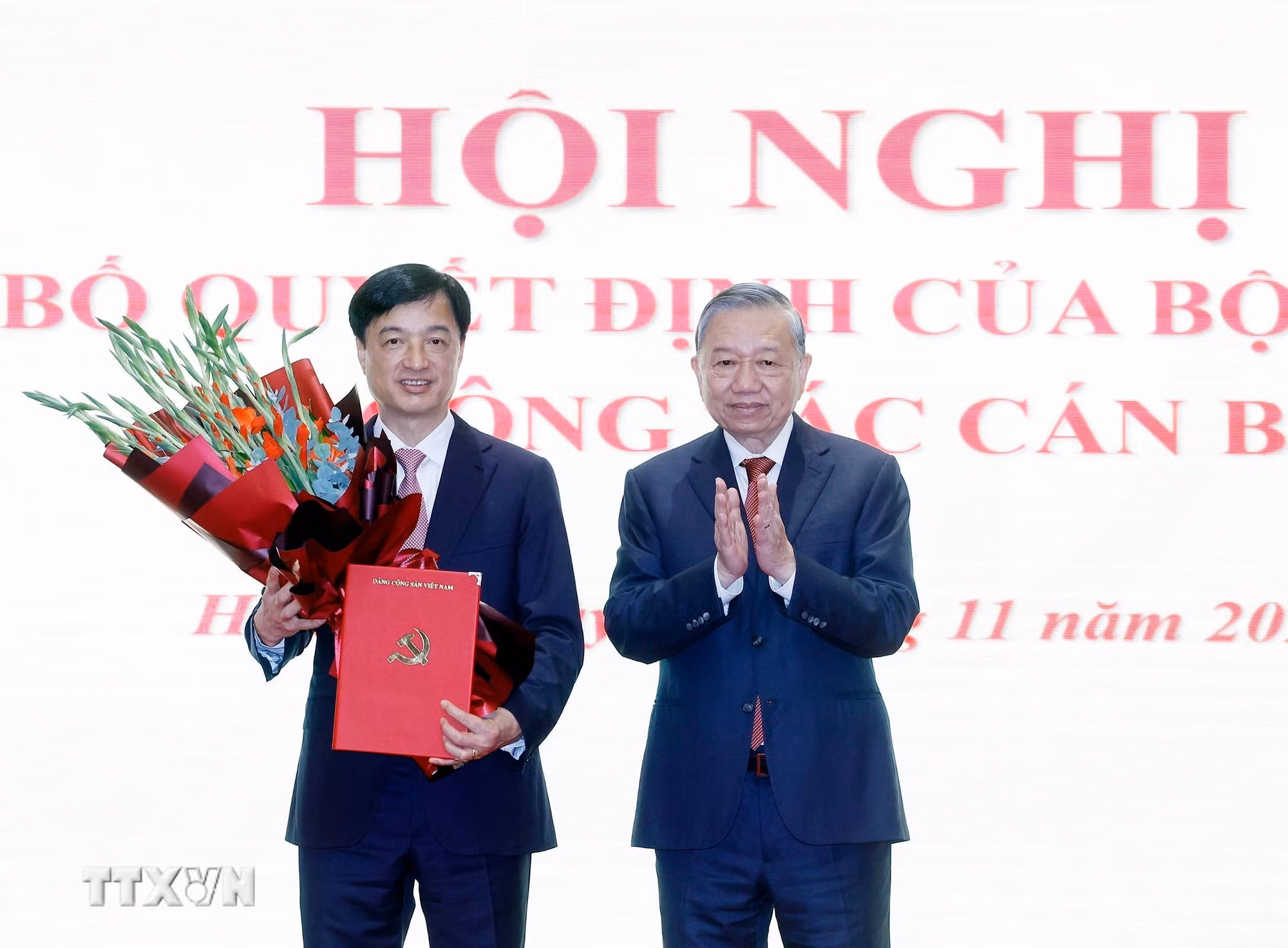 ttxvn-dong-chi-nguyen-duy-ngoc-giu-chuc-bi-thu-thanh-uy-ha-noi-2.jpg