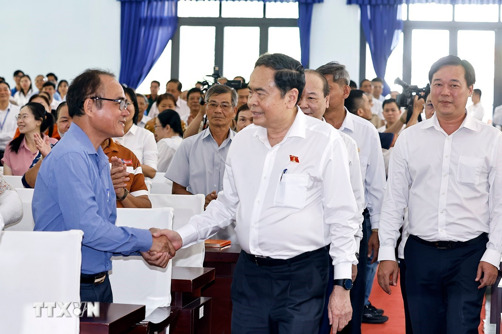 ttxvn-chu-tich-quoc-hoi-tran-thanh-man-tiep-xuc-cu-tri-tai-xa-tan-an-hoi-ho-chi-minh-0303-4.jpg