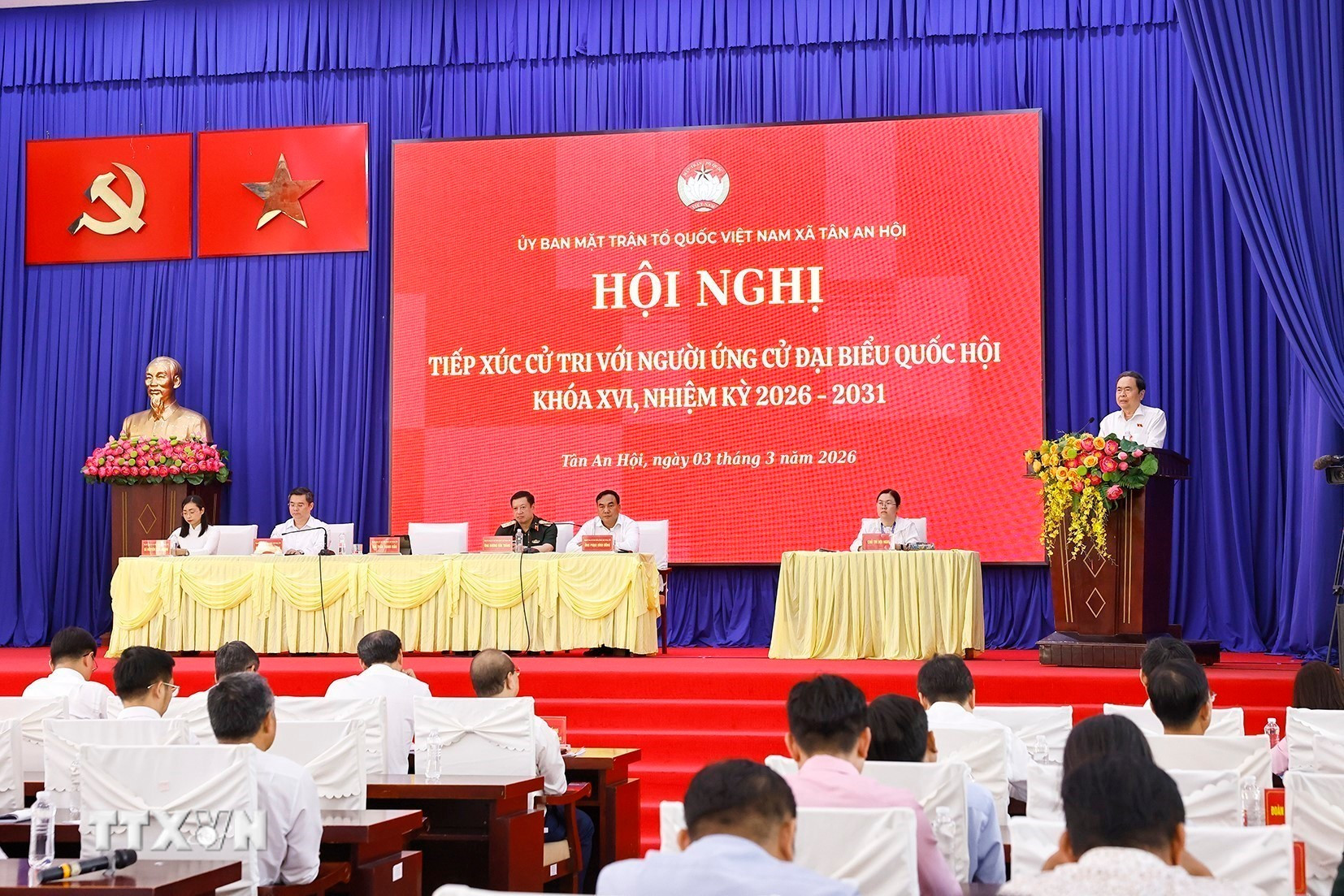 ttxvn-chu-tich-quoc-hoi-tran-thanh-man-tiep-xuc-cu-tri-tai-xa-tan-an-hoi-ho-chi-minh-0303-6.jpg