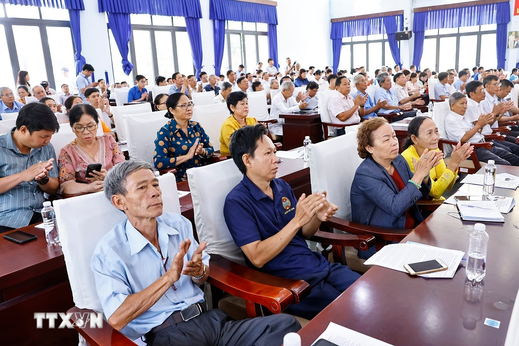 ttxvn-chu-tich-quoc-hoi-tran-thanh-man-tiep-xuc-cu-tri-tai-xa-tan-an-hoi-ho-chi-minh-0303-9.jpg