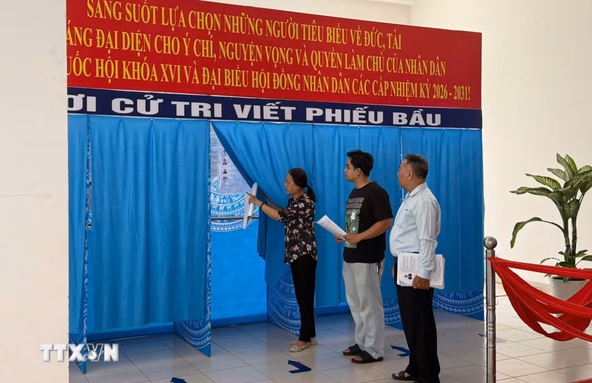 ttxvn-bau-cu-quoc-hoi-va-hdnd-nhung-hat-nhan-tham-lang-trong-ngay-hoi-lon-1203-3.jpg