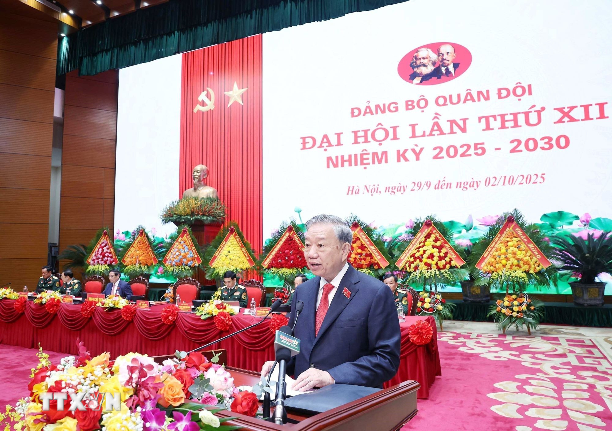 ttxvn-tong-bi-thu-to-lam-du-dai-hoi-dai-bieu-dang-bo-quan-doi-lan-thu-xii-30-10.jpg
