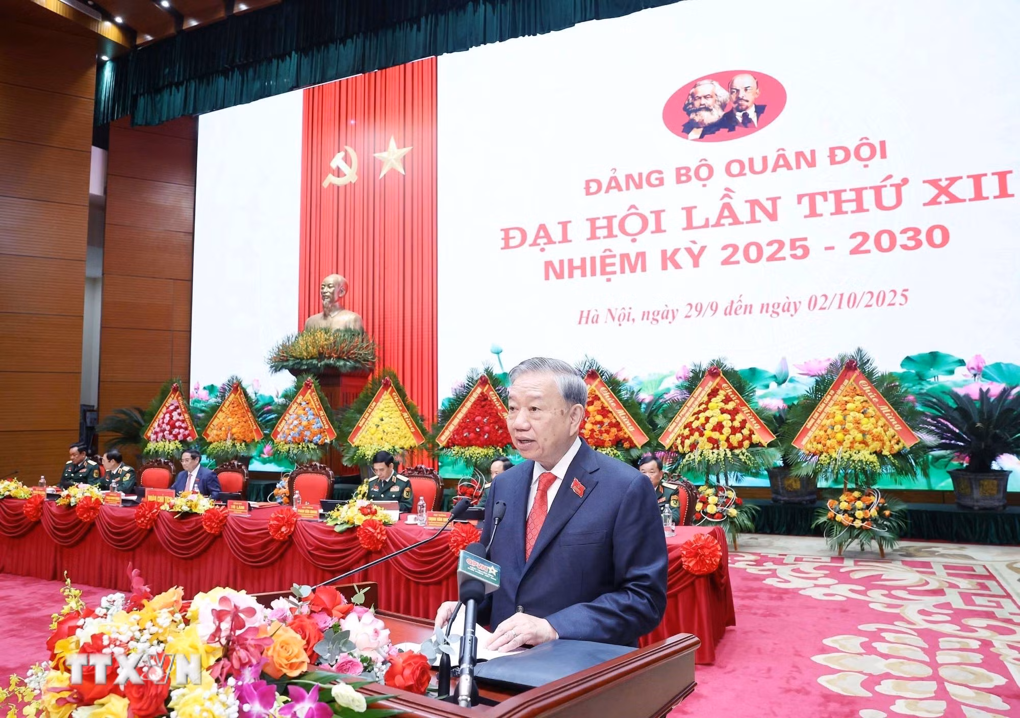 ttxvn-tong-bi-thu-to-lam-du-dai-hoi-dai-bieu-dang-bo-quan-doi-lan-thu-xii-30-10.jpg