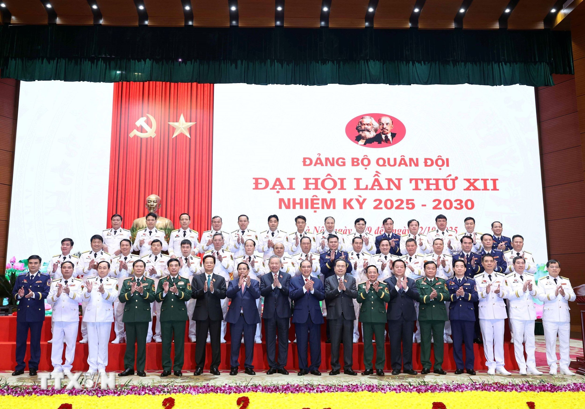 ttxvn-tong-bi-thu-to-lam-du-dai-hoi-dai-bieu-dang-bo-quan-doi-lan-thu-xii-30-14.jpg