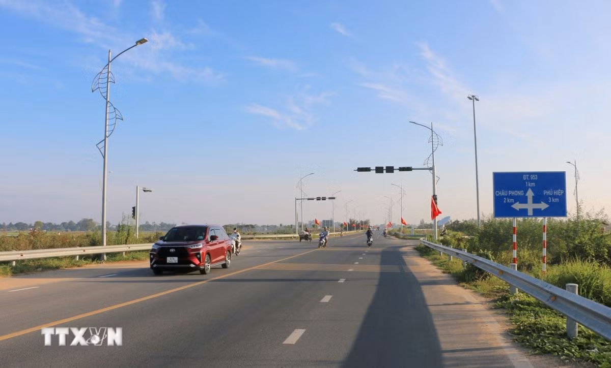 ttxvn-an-giang-khanh-thanh-tuyen-duong-lien-ket-vung-giua-an-giang-va-dong-thap-1908.jpg