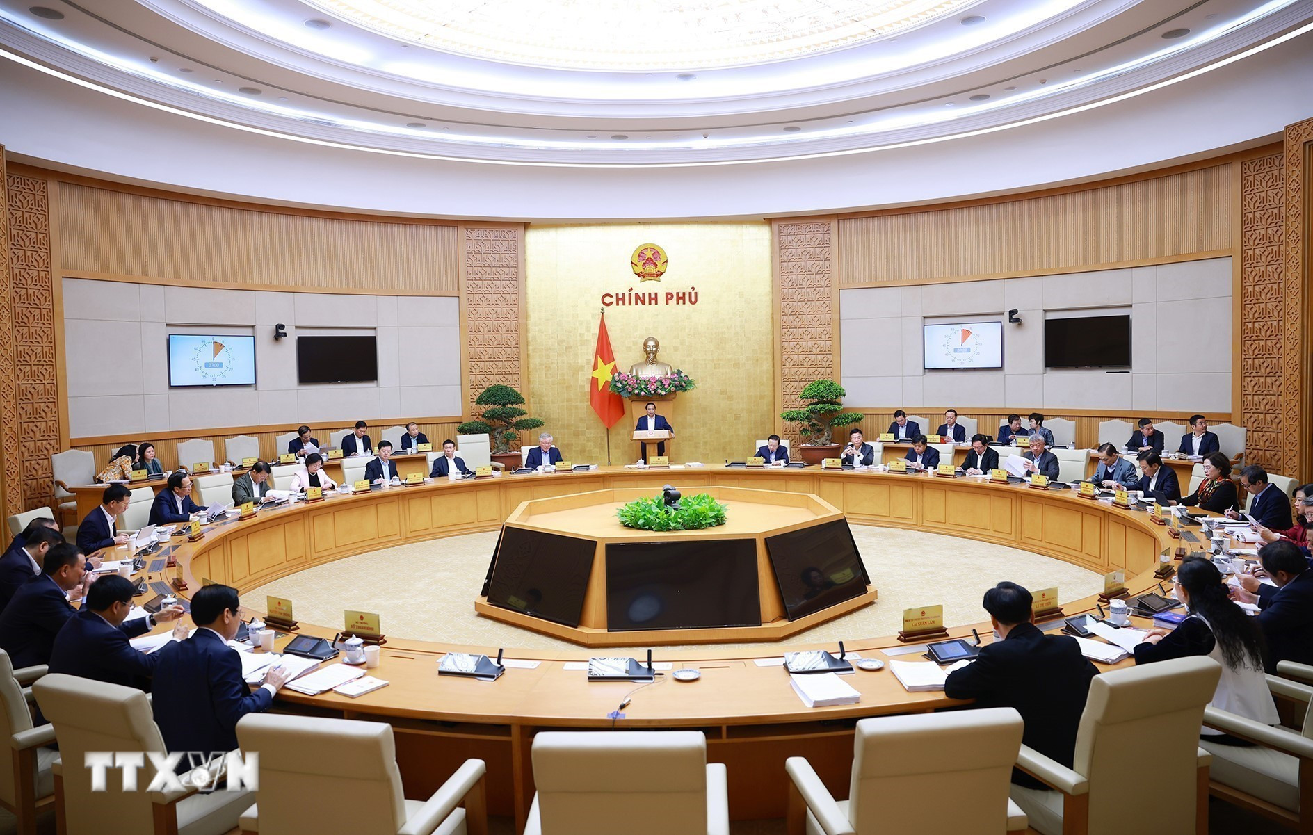 ttxvn-thu-tuong-chu-tri-phien-hop-chinh-phu-thuong-ky-thang-112025-06-2.jpg