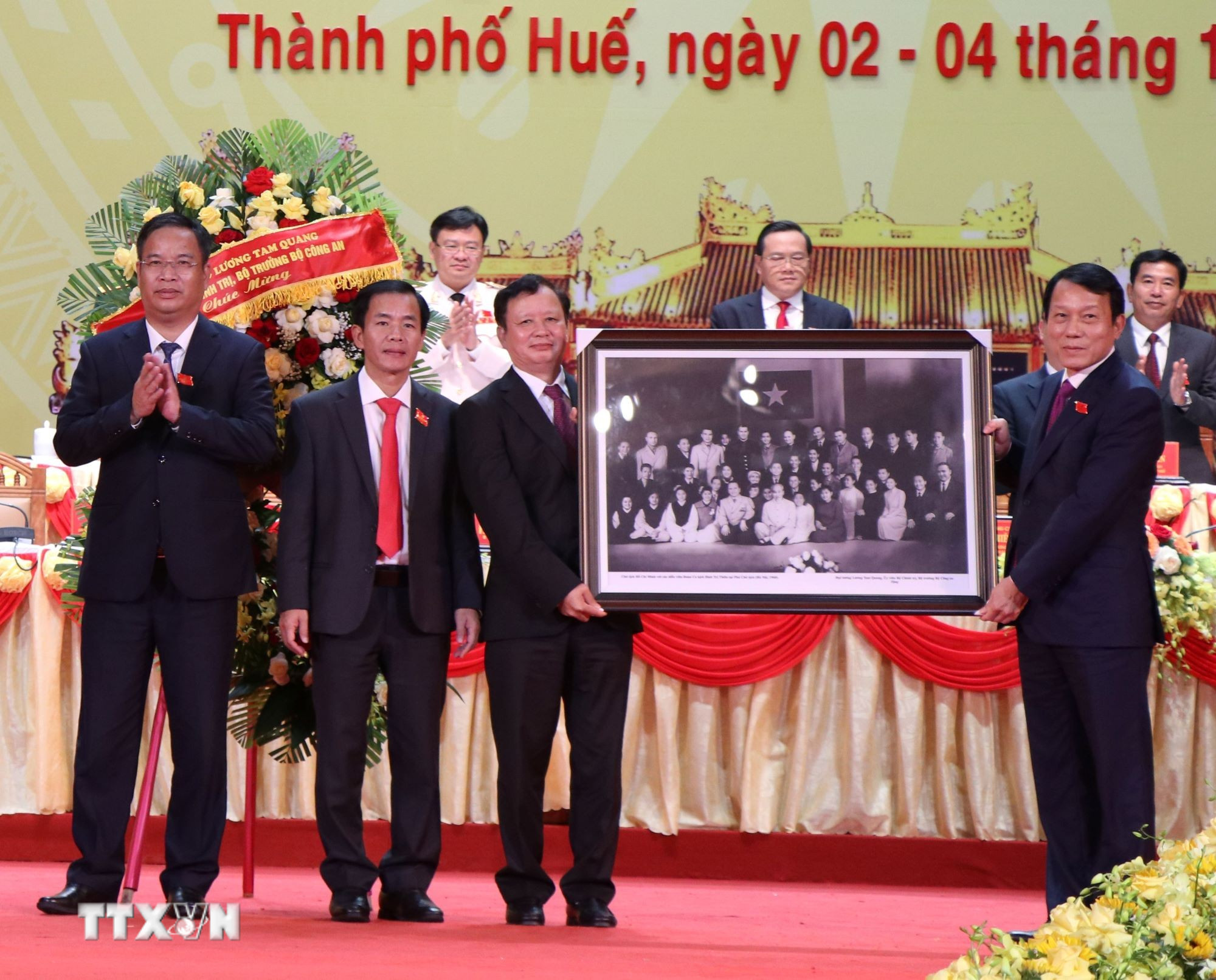 ttxvn-khai-mac-phien-chinh-thuc-dai-hoi-dai-bieu-dang-bo-thanh-pho-hue-lan-thu-xvii-03-3.jpg