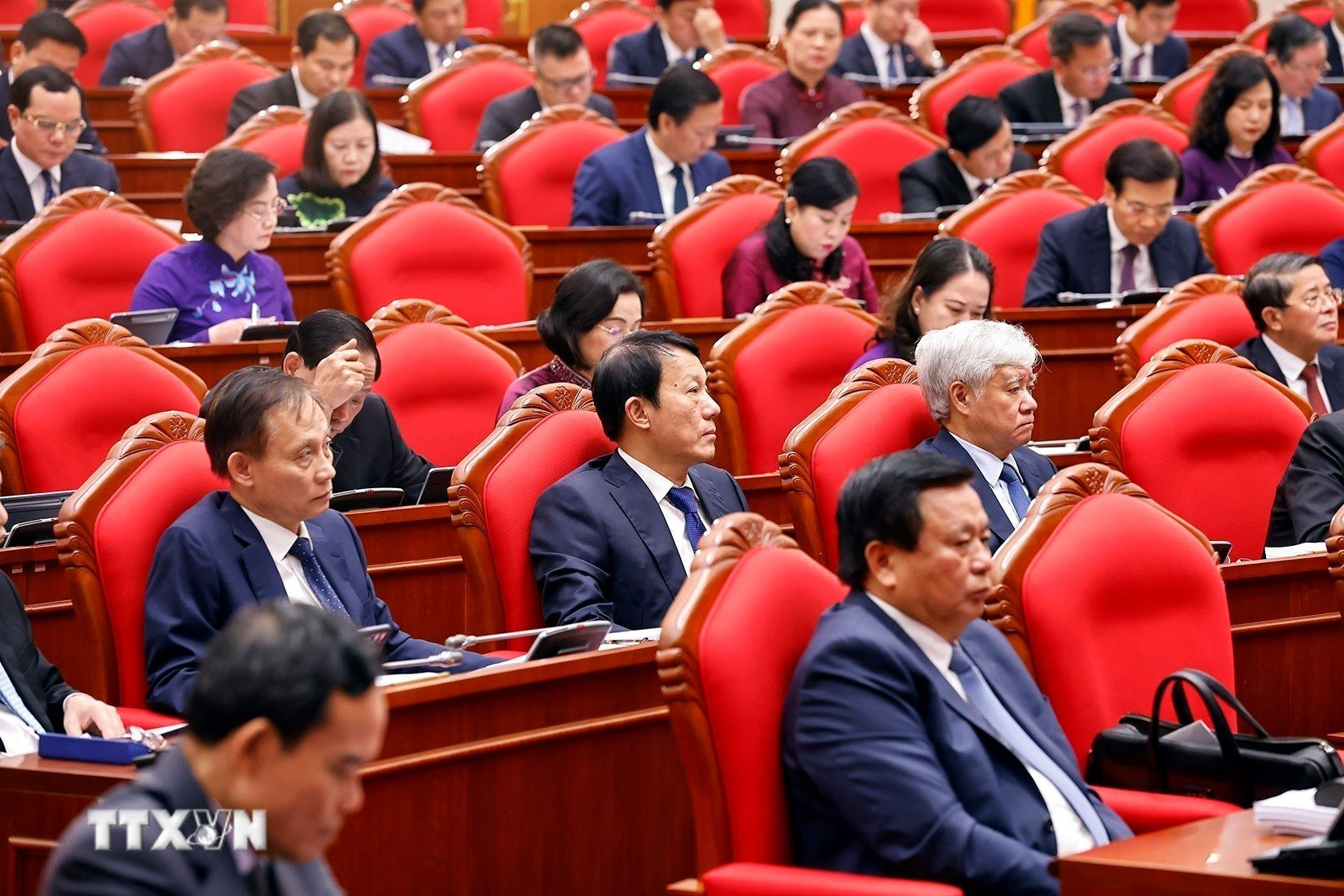 ttxvn-khai-mac-hoi-nghi-lan-thu-muoi-ba-ban-chap-hanh-trung-uong-dang-khoa-xiii-06-9.jpg