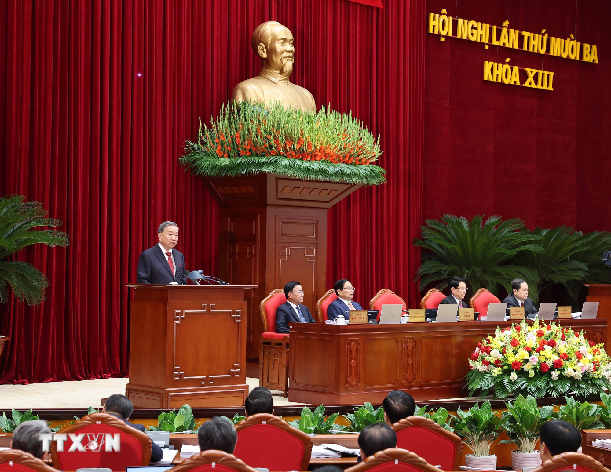 ttxvn-khai-mac-hoi-nghi-lan-thu-muoi-ba-ban-chap-hanh-trung-uong-dang-khoa-xiii-06-3.jpg