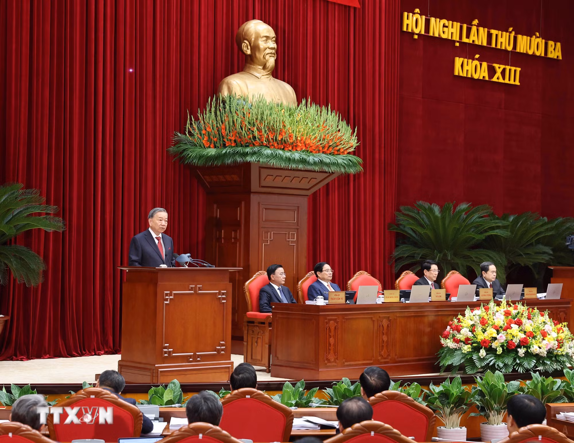 ttxvn-khai-mac-hoi-nghi-lan-thu-muoi-ba-ban-chap-hanh-trung-uong-dang-khoa-xiii-06-3.jpg