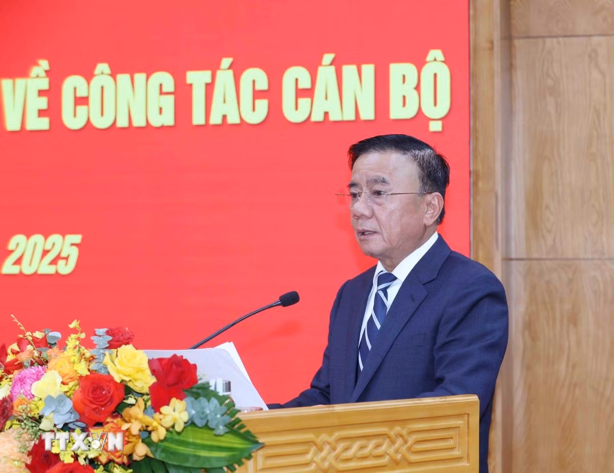 ttxvn-dong-chi-giu-chuc-pho-bi-thu-thuong-truc-dang-uy-cac-co-quan-dang-trung-uong-0409-2.jpg