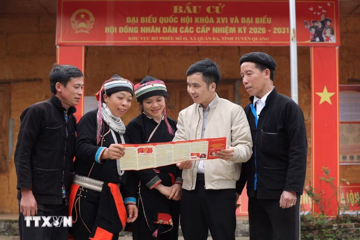 ttxvn-bau-cu-quoc-hoi-va-hdnd-da-dang-hoa-cac-hinh-thuc-thuc-tuyen-truyen-bau-cu-tai-tuyen-quang-truoc-ngay-hoi-lon-0603-2.jpg